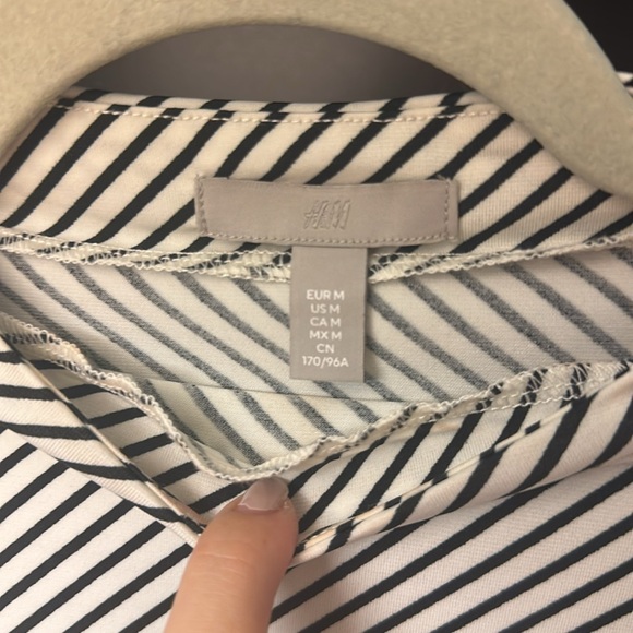 H&M Top - Picture 3 of 5